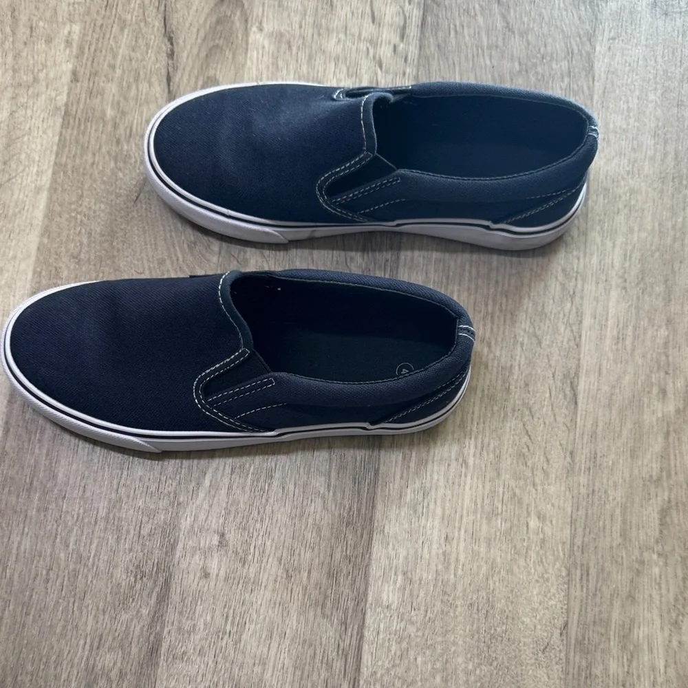 Kids Navy Slip-On Canvas Shoes size 4